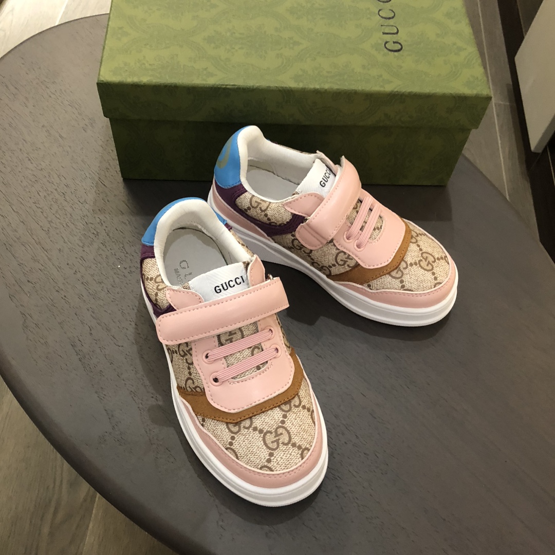 Children's shoes child